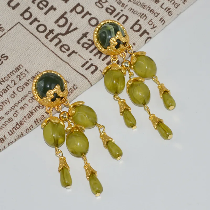 Vintage Style Long Green Olive Tassel Shoulder Sweeping Stud Earring Baroque Palace Dinner Earring Accessory Gifts