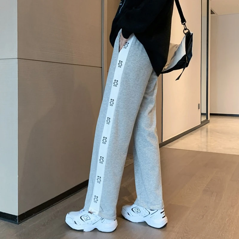 Женские Простые Классические повседневные брюки для спорта, шаровары с мультяшным медведем и орнаментом, уличная одежда для девочек, плоские свободные джоггеры на шнурке