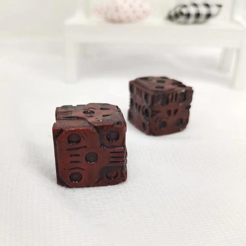 2 Pieces Scary Novelty Skull Dices Six Sided Skeleton Dices Club Pub Party Board Game Halloween Horror Accessories game dice dice set acrylic dice