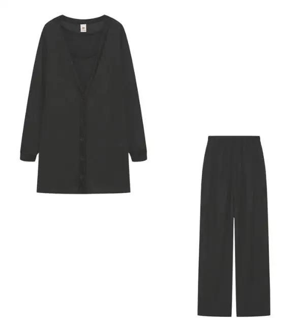 Рисунок 6 - Женский трикотажный комплект из трех предметов