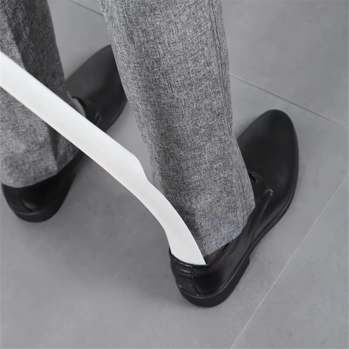 FLYY-Extra langer Schuhanzieher mit Holzmaserung, ergonomischer Griff für ältere und schwangere Frauen, selbsttragender Schuhlöffel – Detail 9