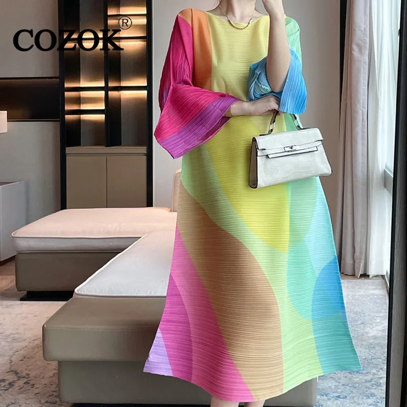 

COZOK 2024 Spring New Fashion Colorful Print Pleated Dress Loose O-Neck Lantern Sleeve Temperament Casual Dresses Female WT656