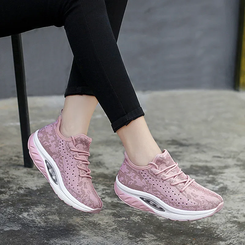 

2024 Spring and Summer Flying Woven Rocking Shoes Women's Platform Height Increasing Breathable Mother Travel Casual Shoes Tenis