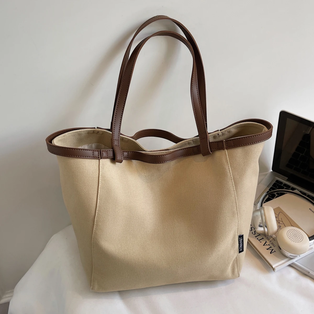 Tote Bag with Large Capacity for Women Commuting to Work, College Students Attending Classes, Shoulder Bag, 2025 New Style, High-End, Lightweight Canvas Bag for Shopping