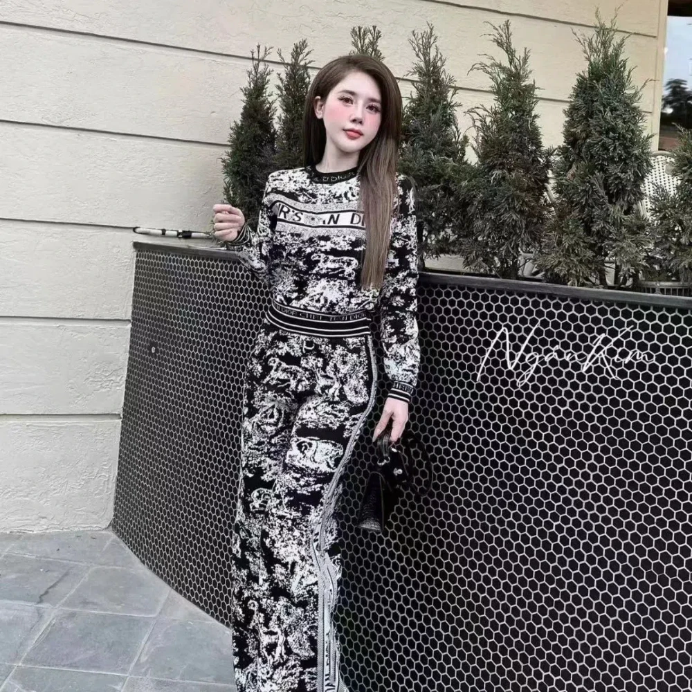Autumn and Winter New Pullover Top Round Neck Letter Knit Wide Leg Pants Temperament Age Reducing Two-piece Set 5
