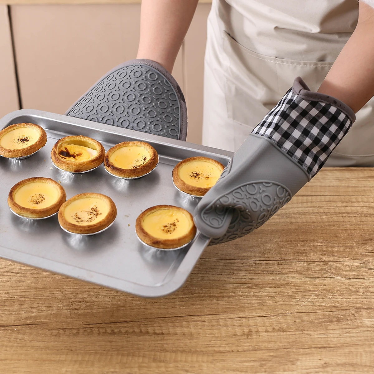 https://ae01.alicdn.com/kf/S8019d91cf135479784d8af25cb81827fa/Oven-Mitts-and-Pot-Holders-4pcs-Set-Kitchen-Oven-Glove-High-Heat-Resistant-500-Degree-Extra.jpg