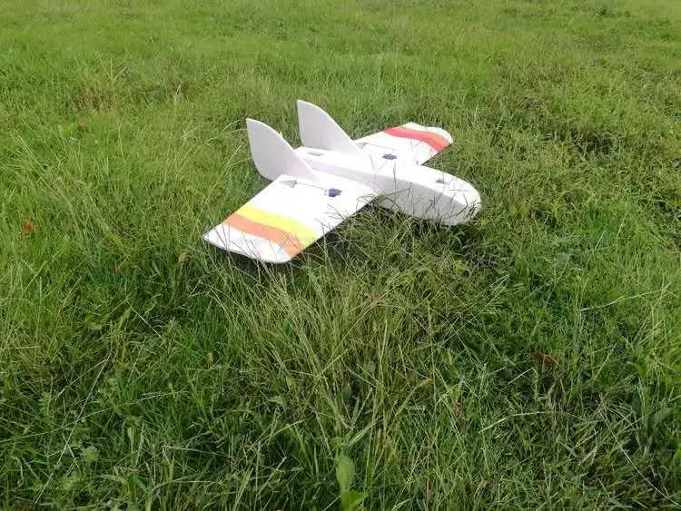 FPV Drone Model Assembly Fixed Wing e Wing Aircrt Remote Control Airplane Model for Photoaphy And Racing Simulation