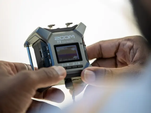 ZOOM F3 フィールドレコーダー＋Bluetoothドングル BTA-1 レポート