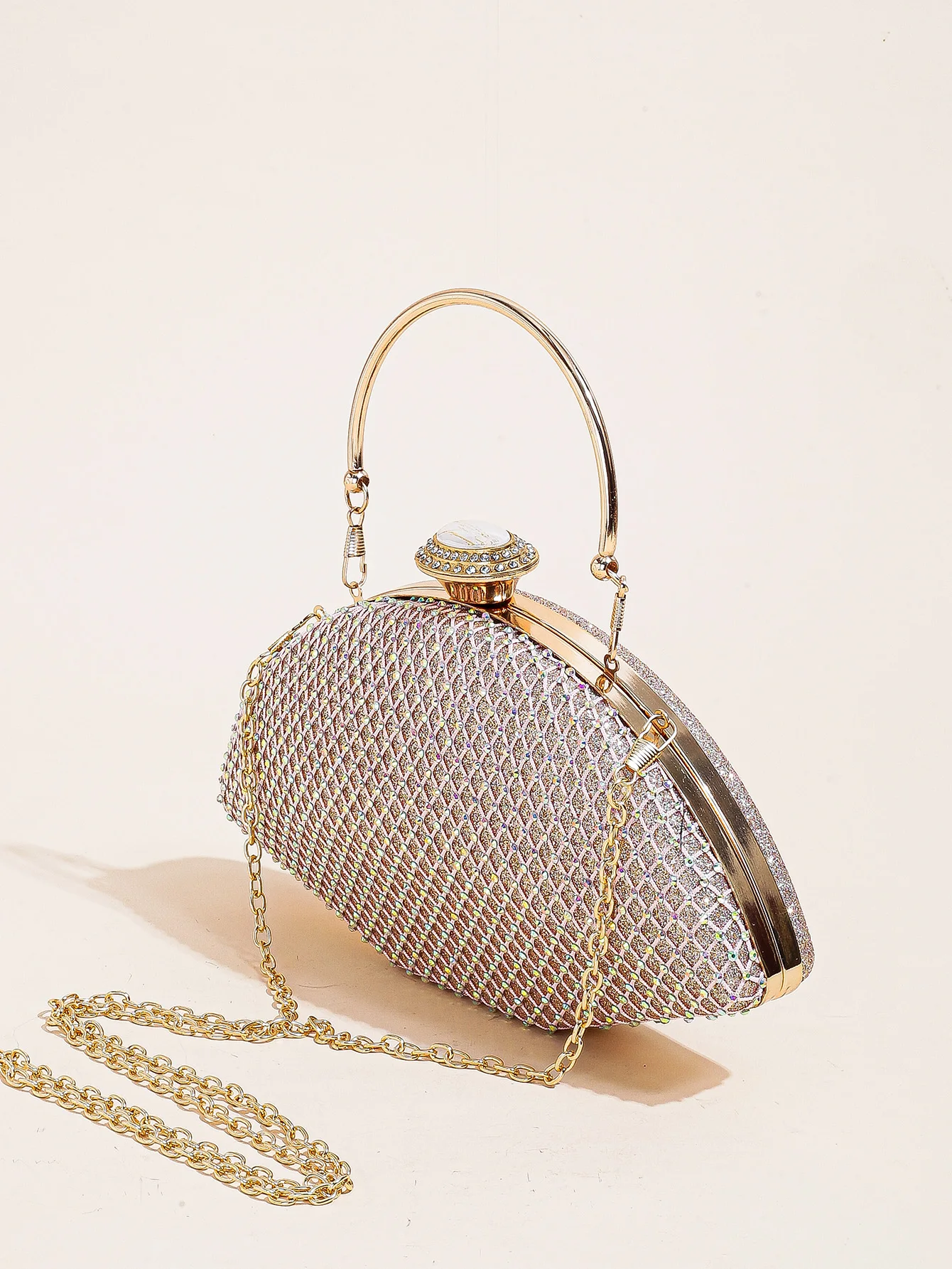 حقيبة عشاء بتصميم فريد من شبكة الألماس فائقة اللمع...