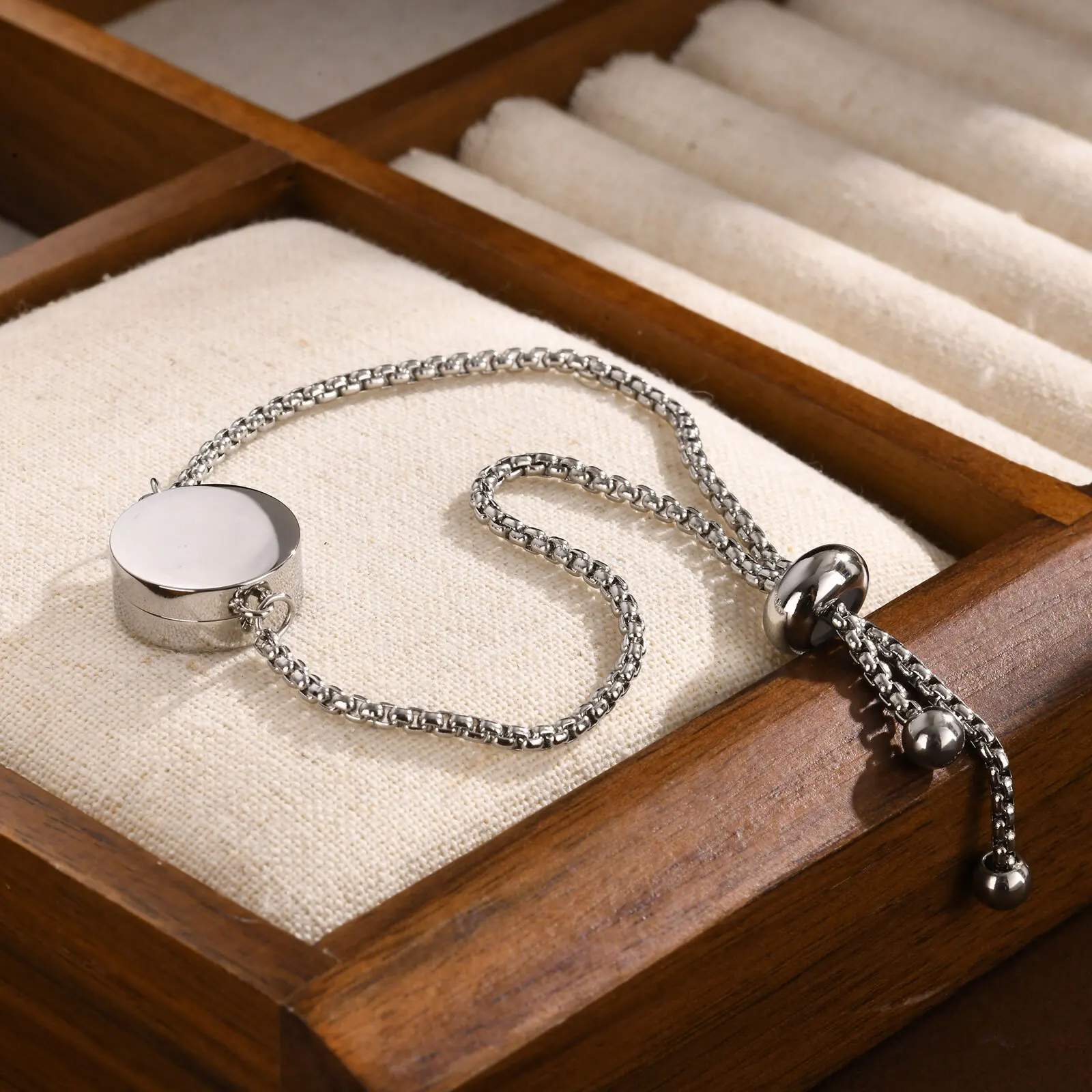 Edelstahl Schmuck Feuerbestattung Beerdigung Urne Armreif für Asche Urne Armband zu öffnende runde Box verstellbare Perlenkette – Detail 5