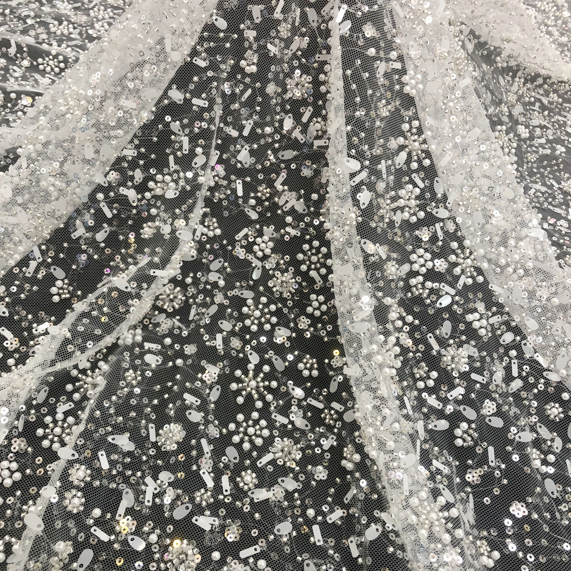 

Изысканная и уникальная вышивка из пайеток и бусин разных размеров, свадебная ткань для платья, индивидуальная Женская одежда, кружевная ткань