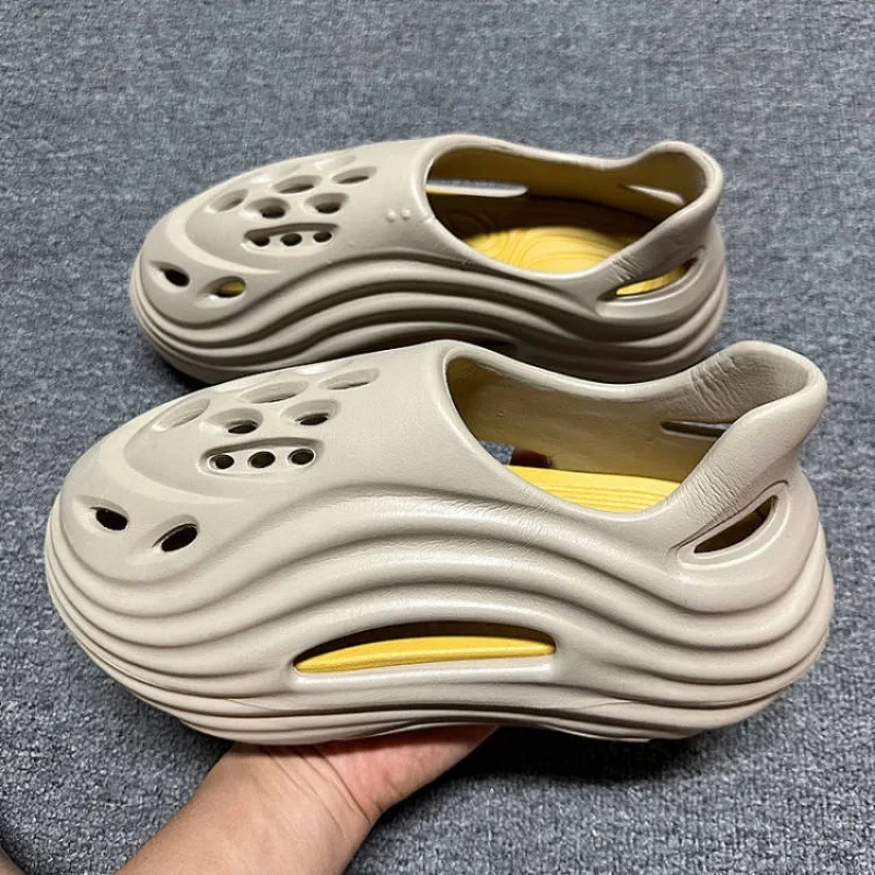 Khaki (slight flaw)%