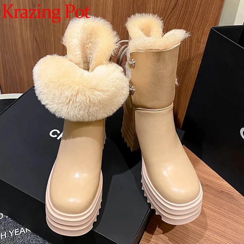 

Krazing Pot Wool Cow Leather Round Toe Super Thick High Heel Fashion Snow Boots Stay Warm Fur Rivets Cross-tied Chic Ankle Boots