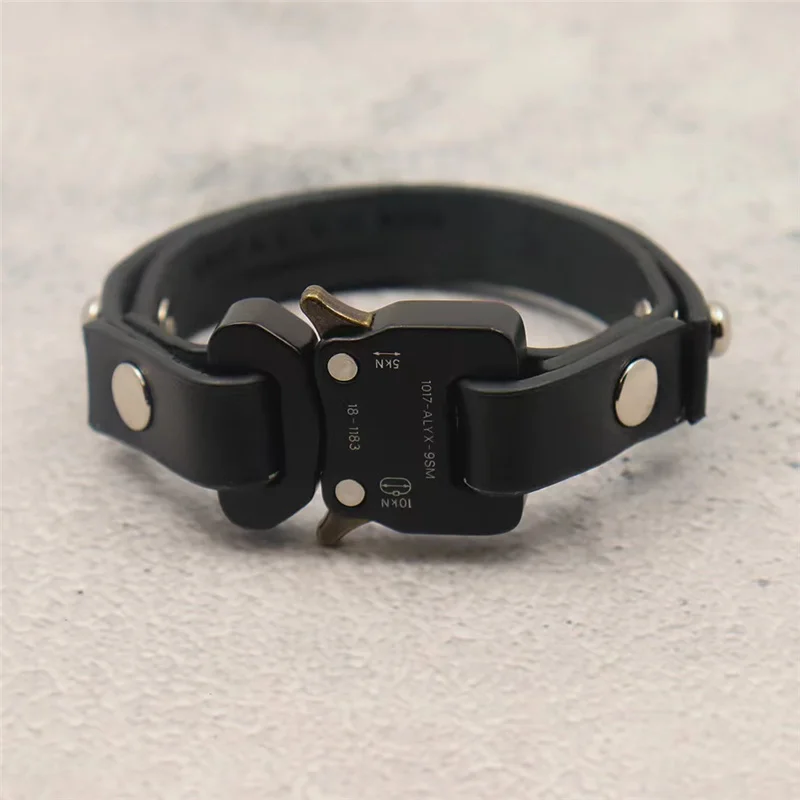 1017 A LYX 9SM BLK001 ブラックブレスレット 1017 A LYX 9SM BLK001 ブラックブレスレット