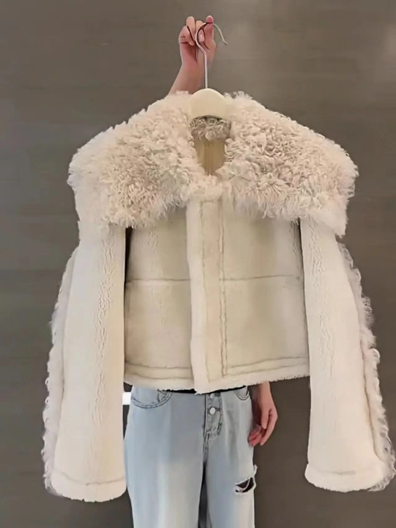 Large Lapel Short Style Faux Fur Jacket With Unique Design and High-end Feel, Women's Autumn and Winter New 2024