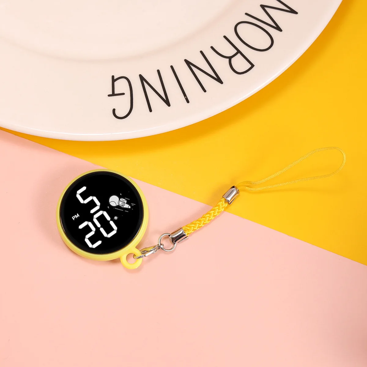 새로운 핫 판매 상품 창의적인 펜던트 LED 시계 야외용 심플하고 귀여운 걸이형 시계 초등학생 펜던트 터치 전자시계