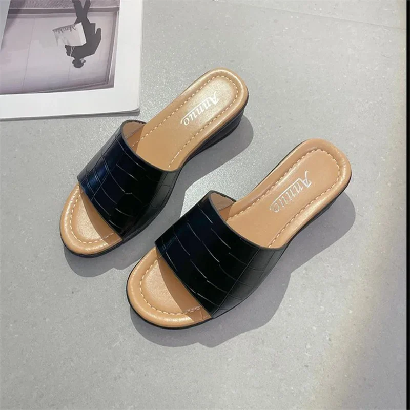 Female slippers 2023 Spring/Summer New European and American Wind Fish Mouth Slope Heel Outward Wear Open Toe Cool Slippers