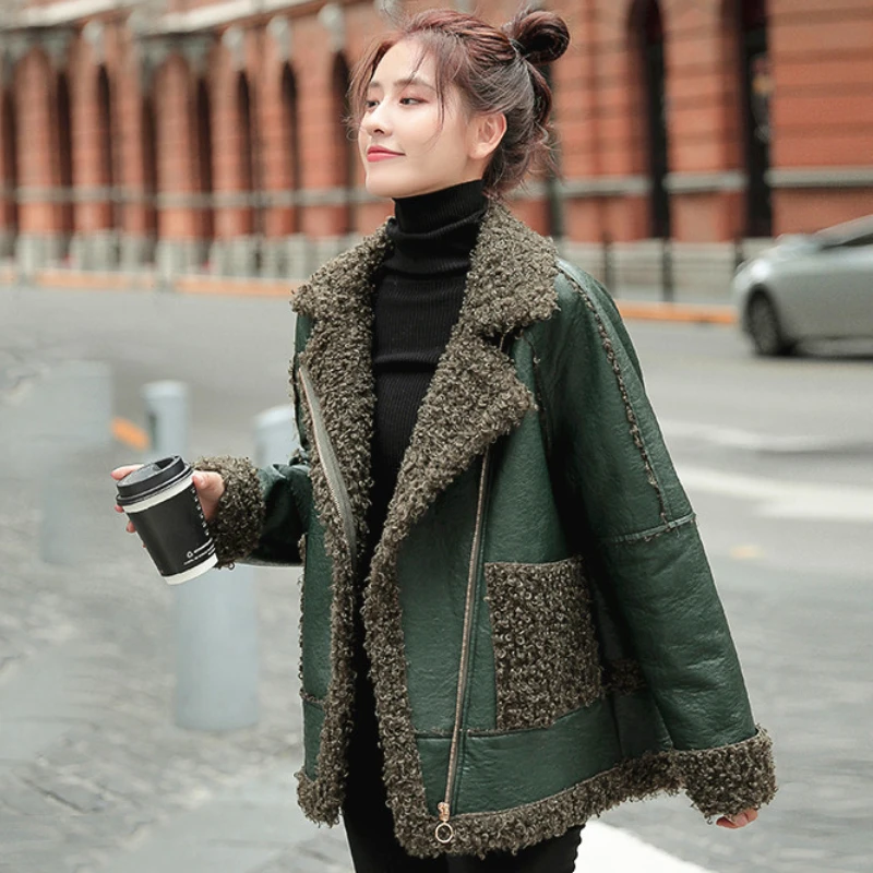 Женская куртка из искусственного меха, свободная и теплая короткая верхняя одежда, роскошная модная однотонная кожаная куртка в стиле пэчворк, новинка зимы 2023