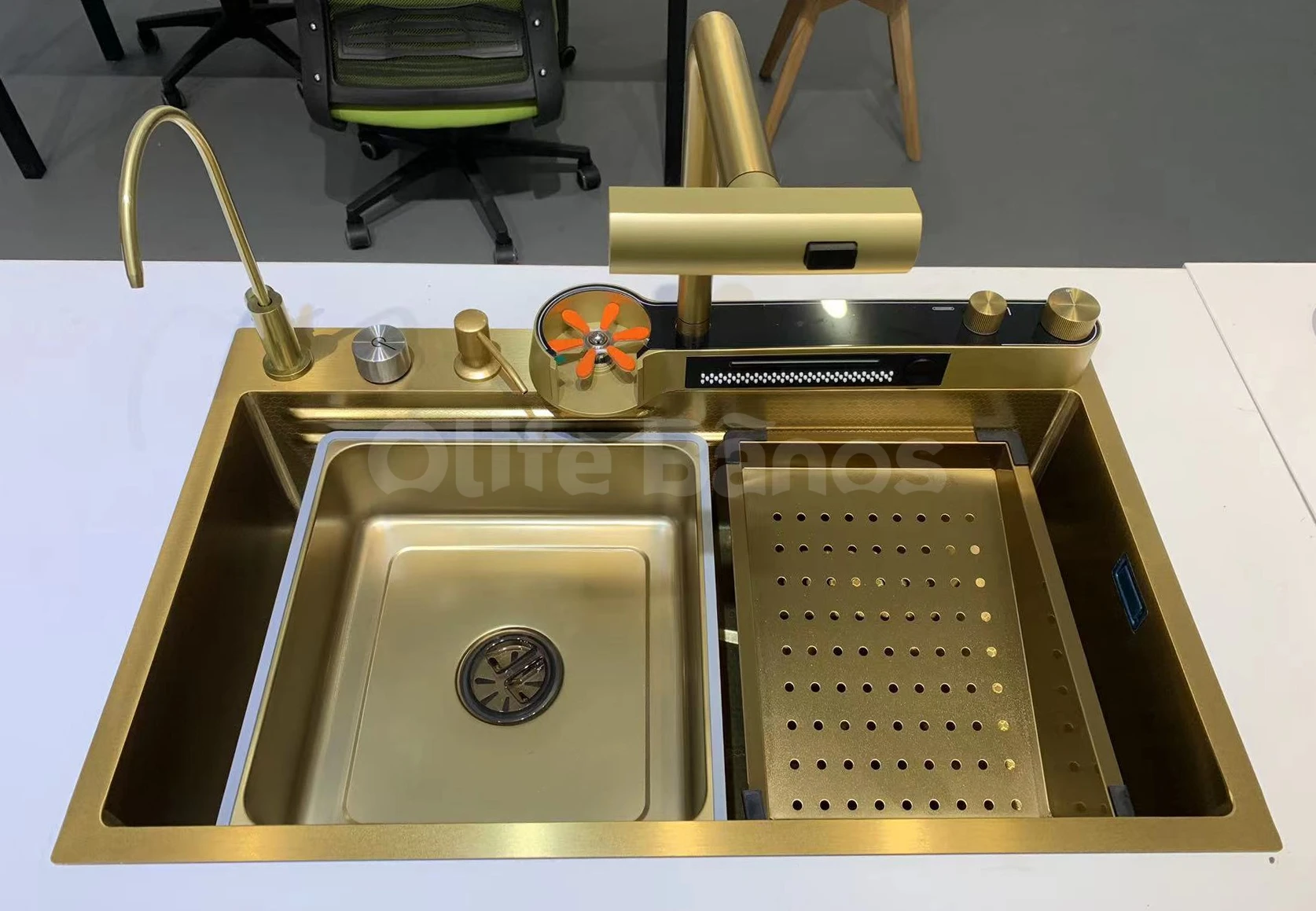 TikTok Trend Gold Smart Digital Display Emitting Diode Double Waterfall Rainfall Faucet Honeycomb Nano Ceramic Kitchen Sin 3