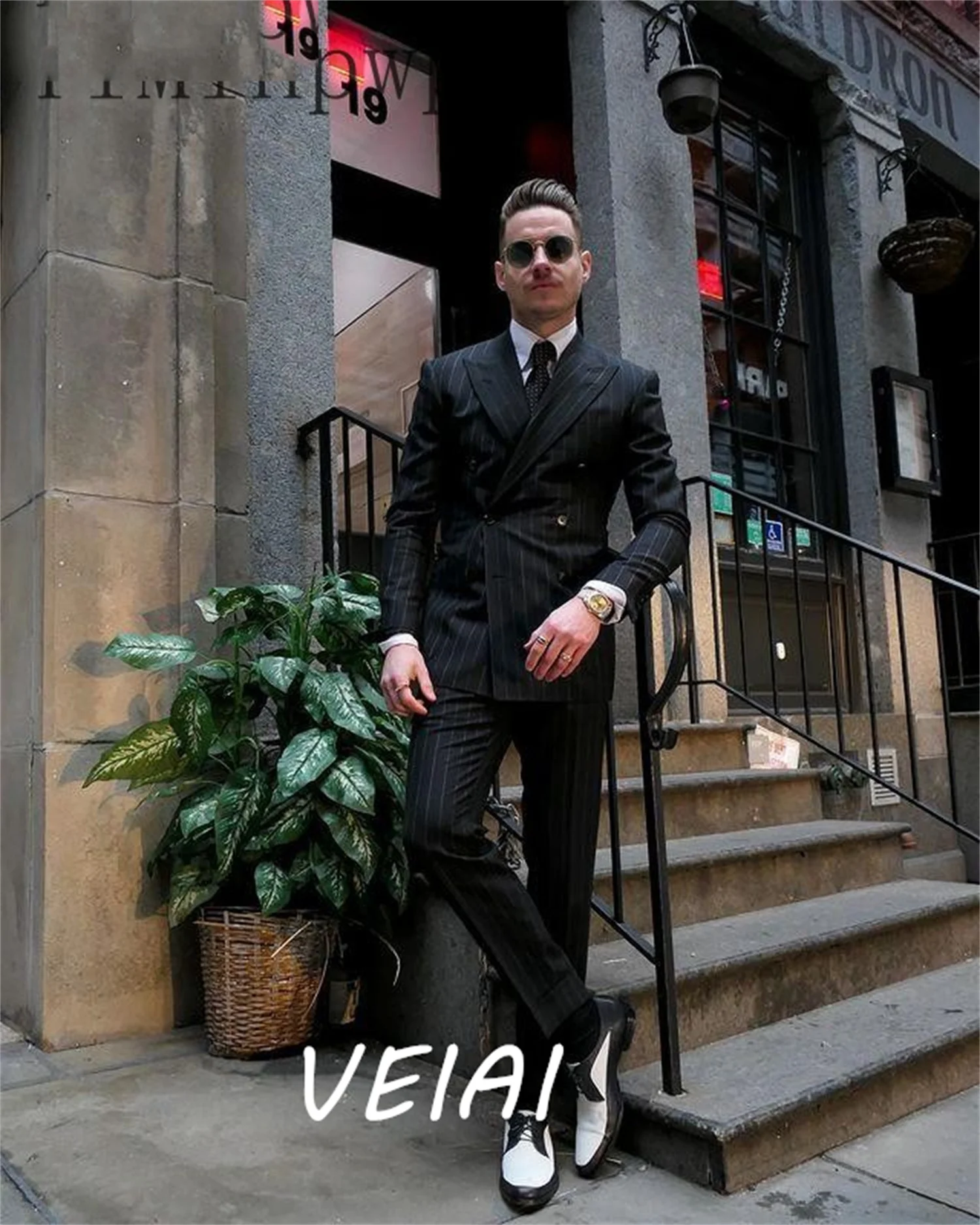 

Мужские костюмы в черную полоску для делового ужина, выпускного вечера, двубортный блейзер с заостренным лацканом, свадебная одежда для жениха из двух предметов