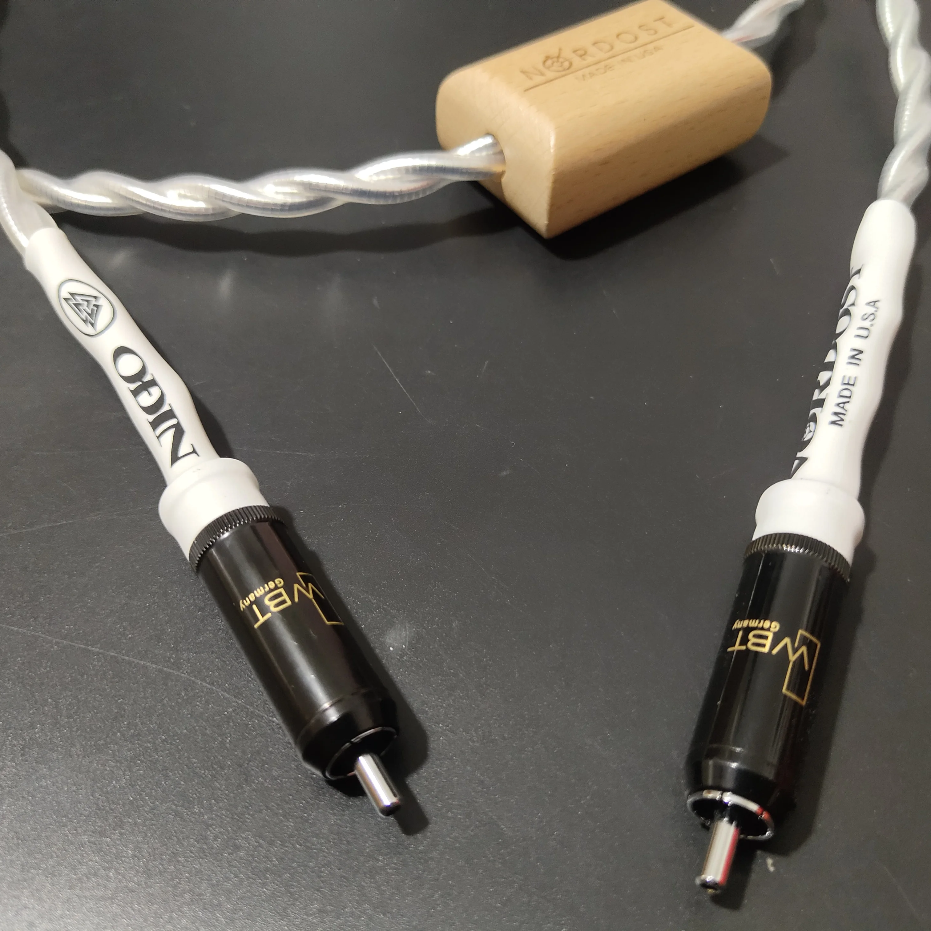 WBT(ドイツ) WBT-0102A使用のRCAケーブル 1m 2本 【公式通販】 WBT(ドイツ) WBT-0102A使用のRCAケーブル 1m 2本 【公式通販】