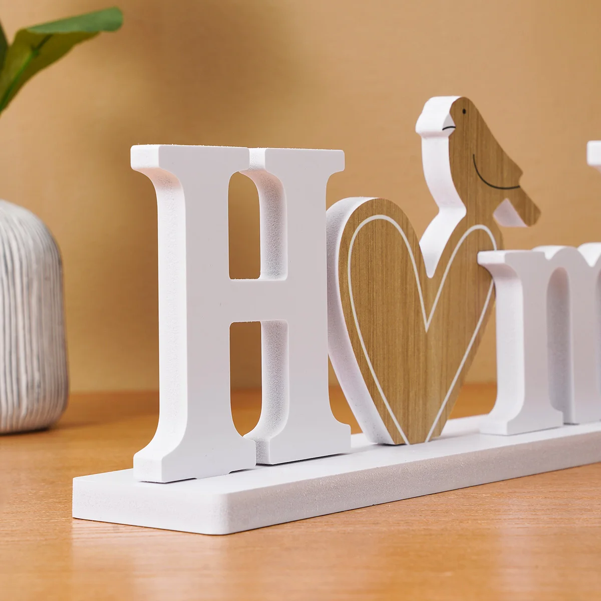1PC, a simple heart-shaped bird HOME letter-shaped decorative item, an indoor desktop decorative letter board