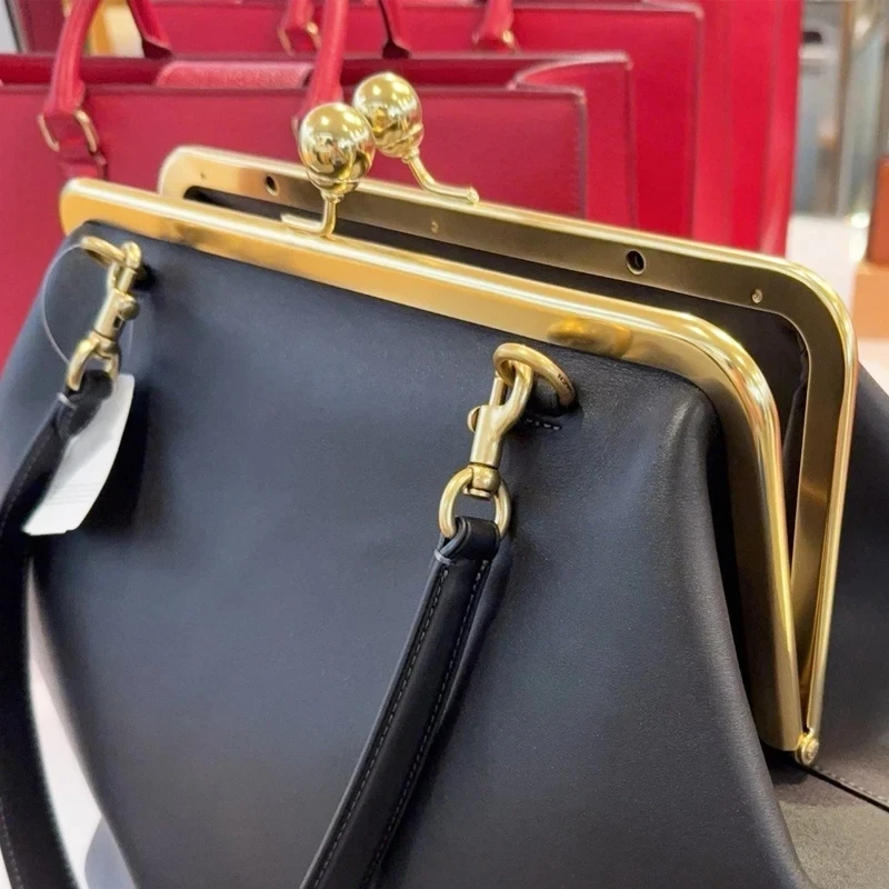 Classic Versatile Large Capacity Clip Bag - Final View