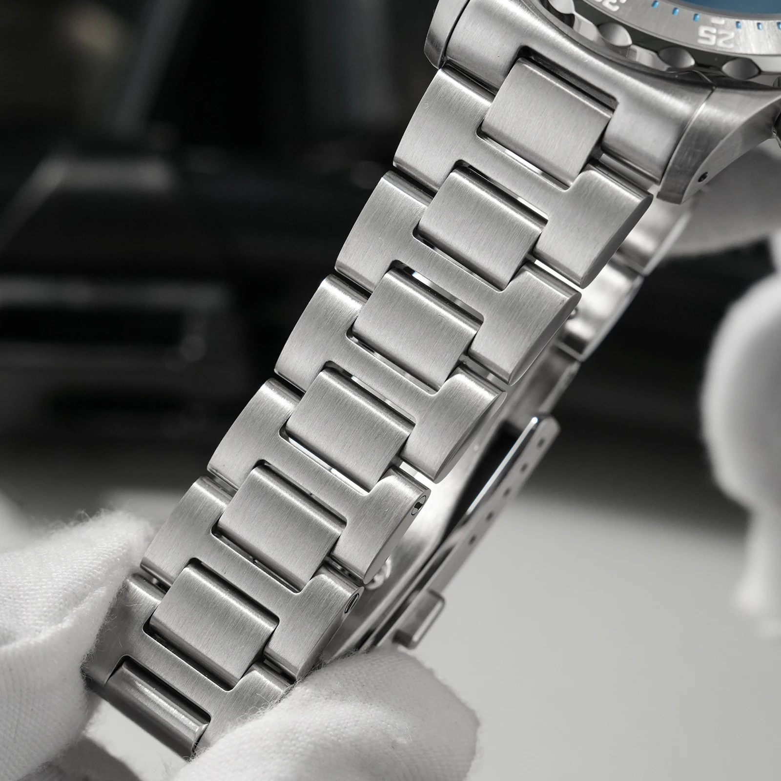Militado ML20 Automatic Mechanical Watch | 39mm Luxury 200M Dive Watch