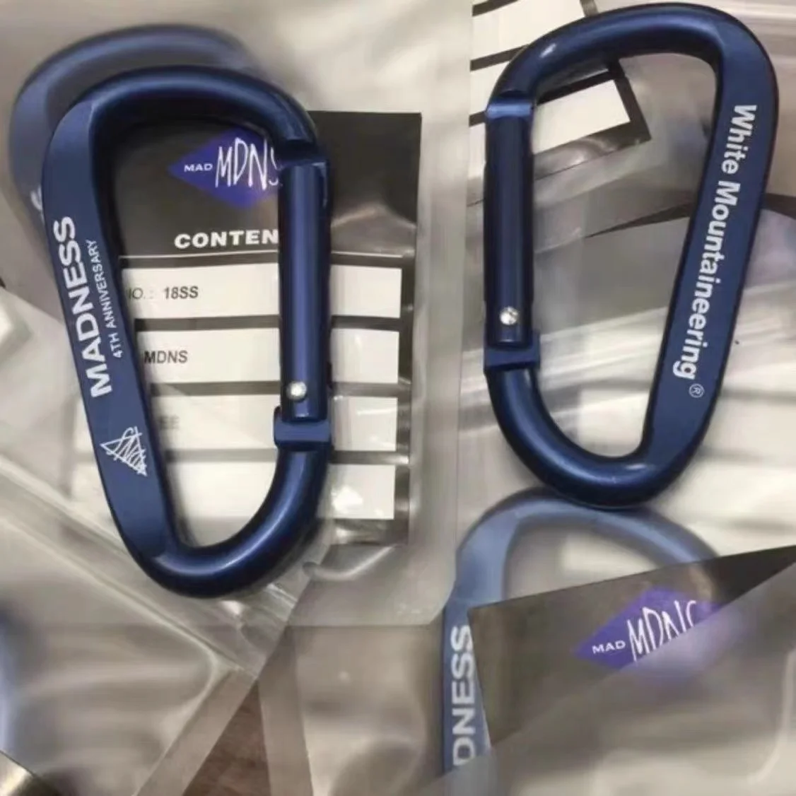 

ARMOR MADNESS 4th Anniversary Limited Keychain Carabiner