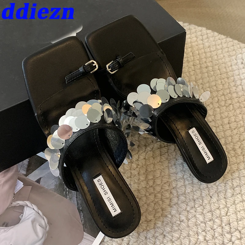 

Шлепанцы женские летние на среднем каблуке, со стразами