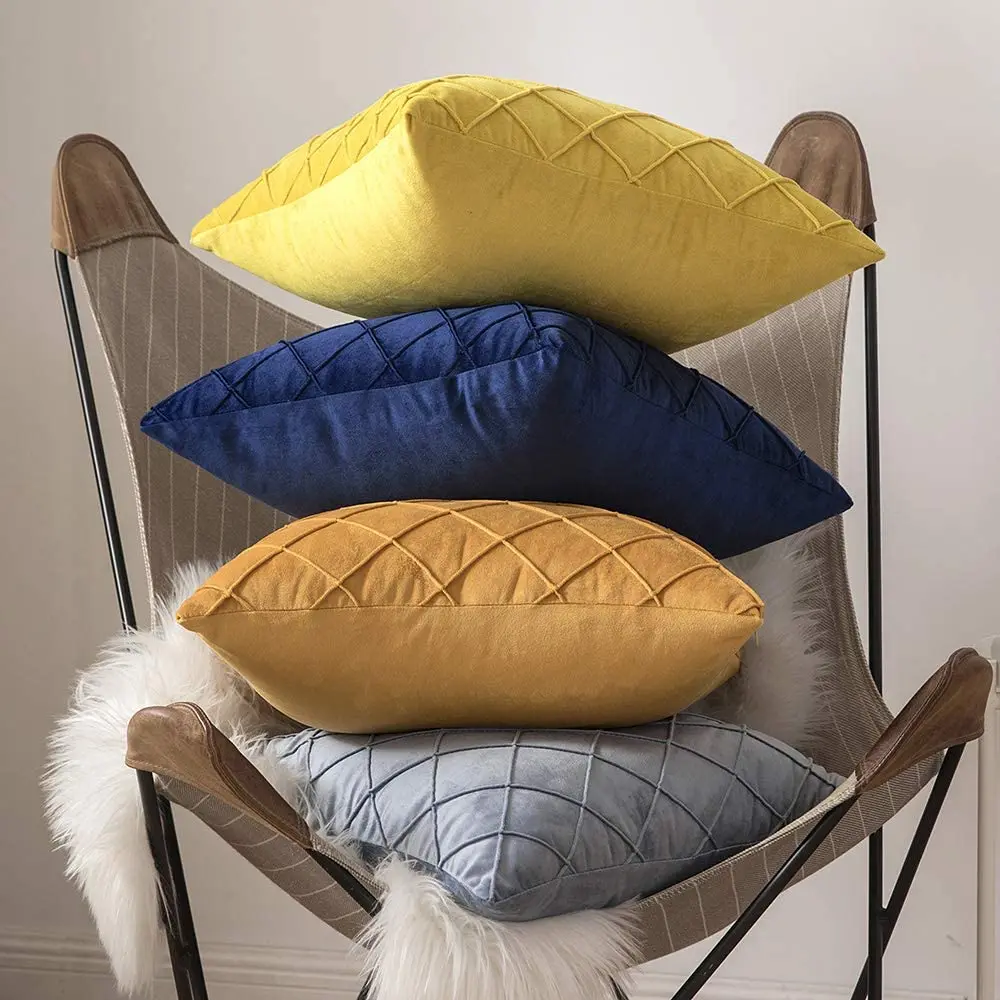 Рисунок 4 - Бархатные подушки для дивана