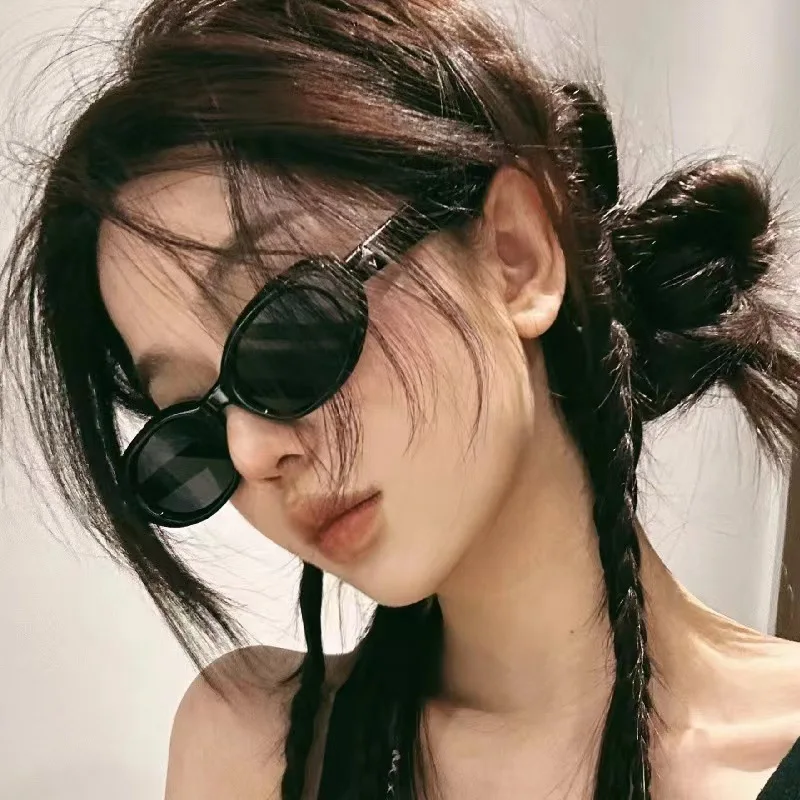 세련되고 편안한 Jennie 동일 모델 선글라스