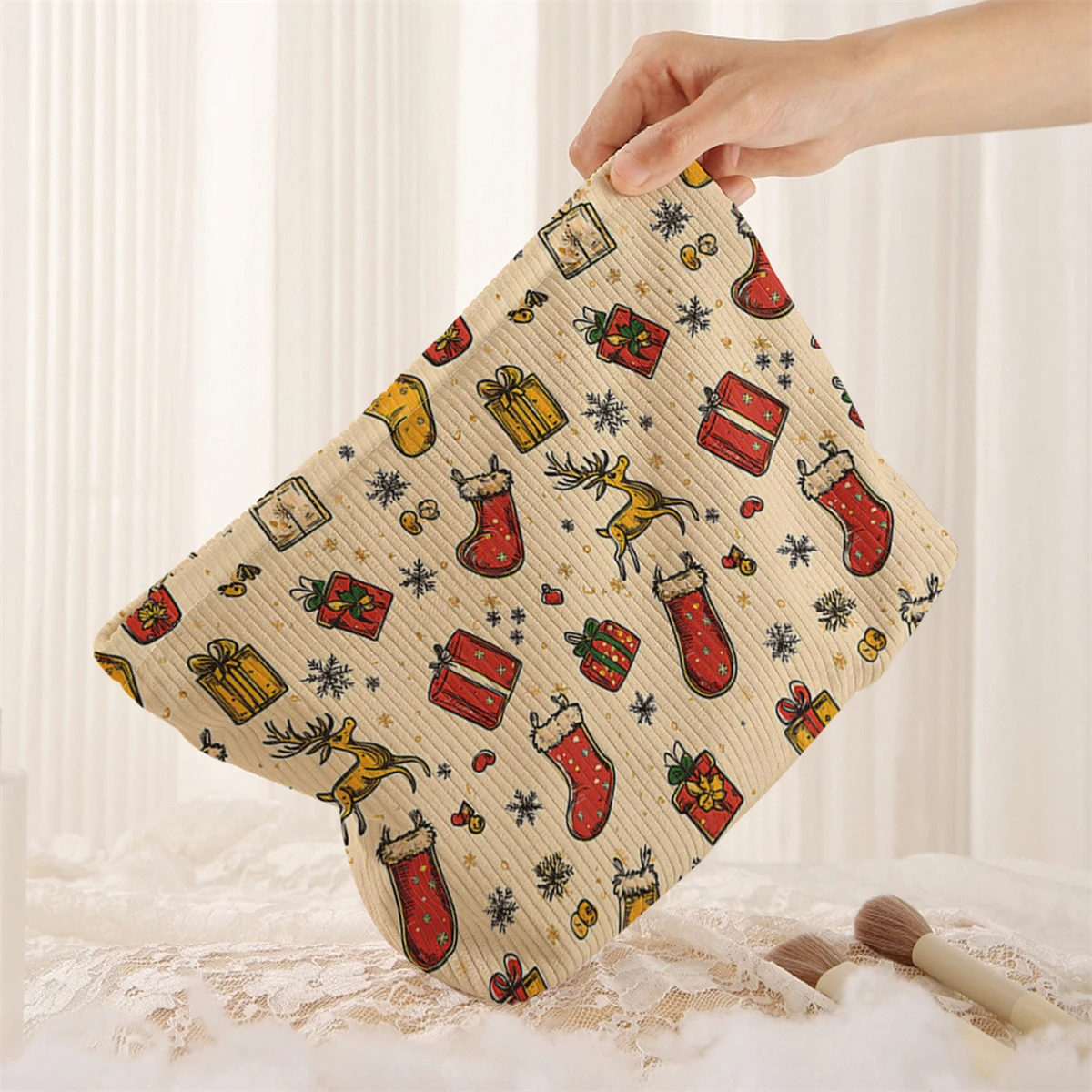 1 Christmas themed corduroy makeup bag, lightweight zipper makeup storage box, multifunctional bag with lining