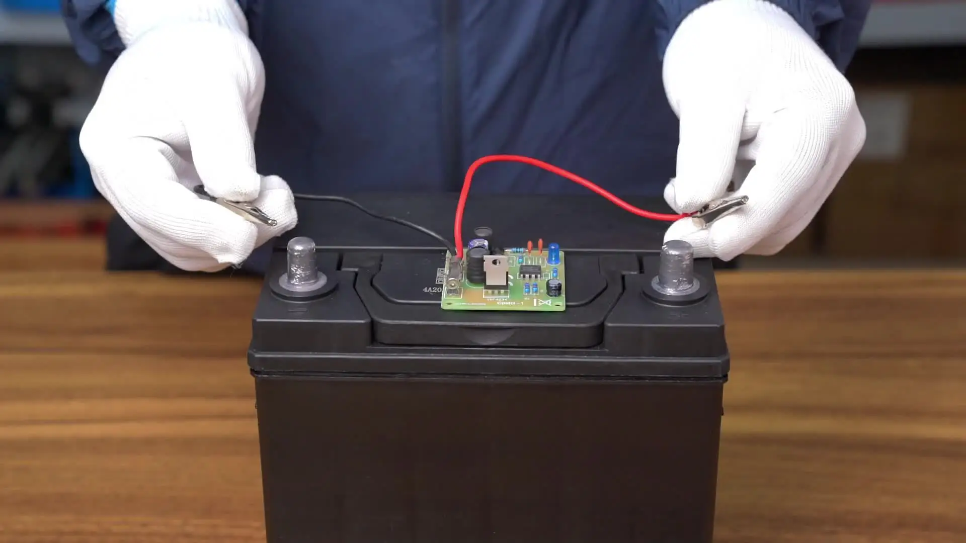 Свинцово-кислотный аккумулятор Desulfator 12 В 400 Ач