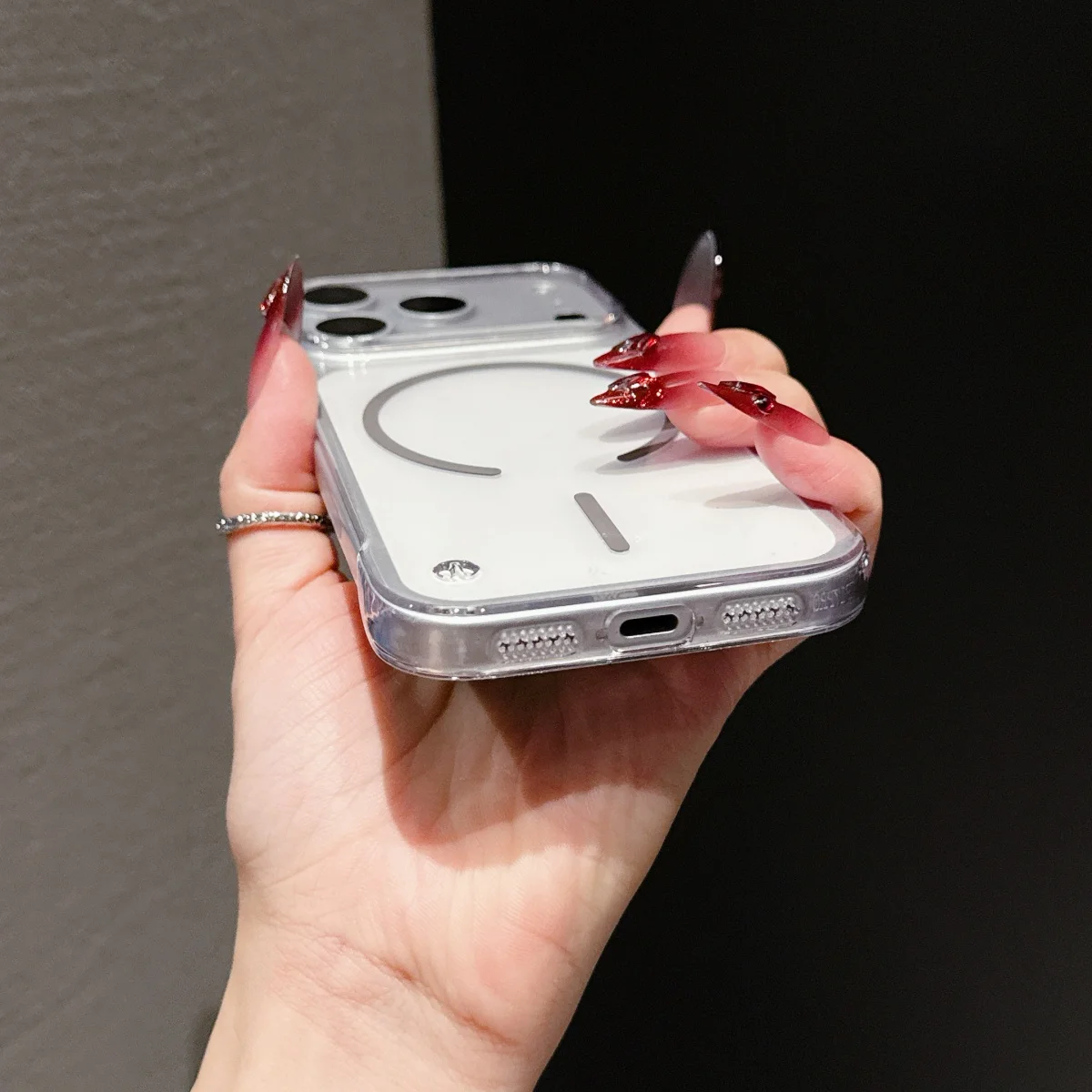 Slim Frameless Clear PC MagSafe-Compatible Case with Heat Dissipation and Magnetic Charging Capability