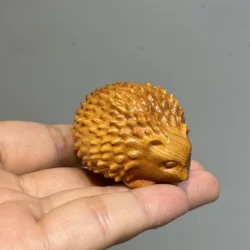 Charming Handmade Hedgehog Woodcarving - Perfect Desktop Decoration and Ideal Gift (Little Hedgehog)