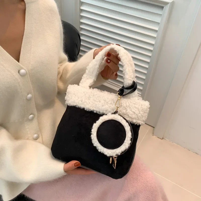 YUNFAN Brand Fashion Tote Bags For Women Luxury Designer Handbags High Quality Plush Purses For Ladies New Trends Makeup Bag