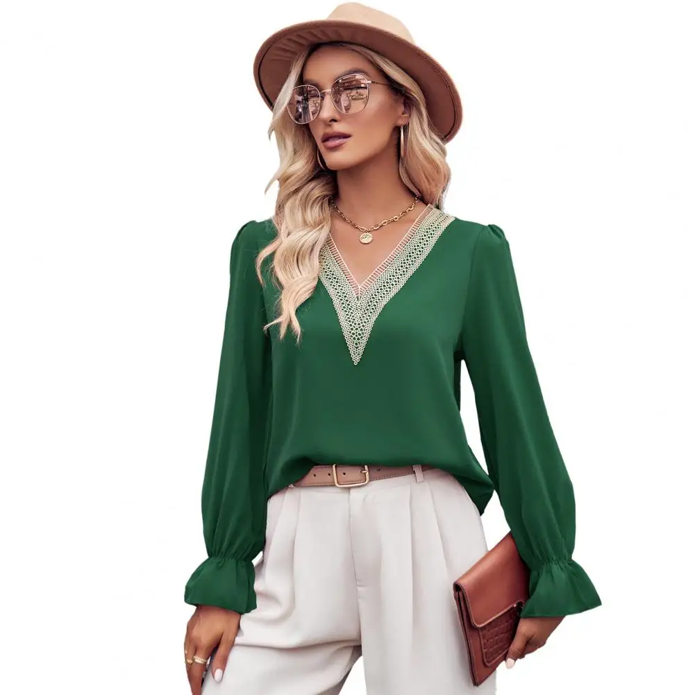 

Блузка женская кружевная с V-образным вырезом, пуловер с кружевной отделкой, топ свободного кроя с оборками на манжетах, однотонная модная уличная одежда, осень