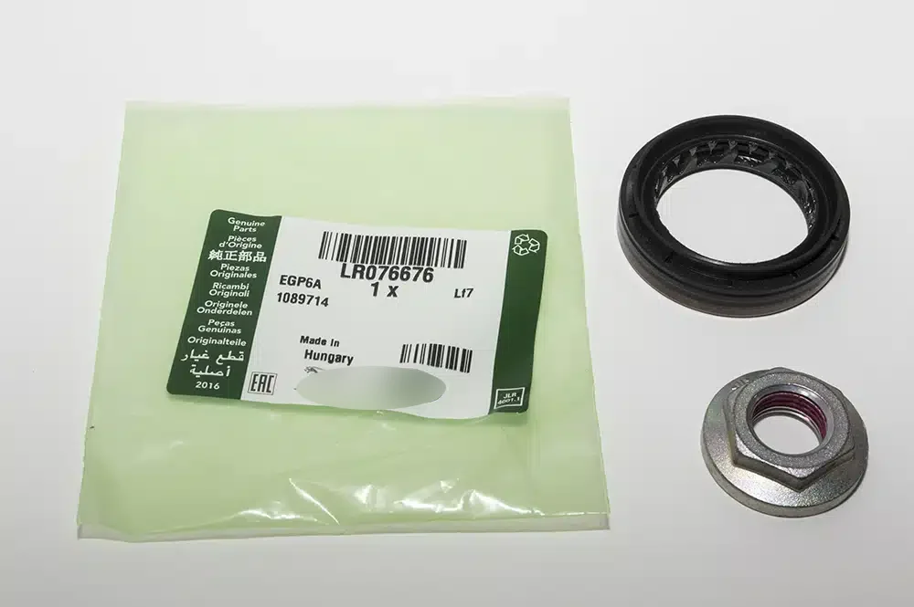 

LR FREELANDER L359 Rear Axle Differential Pinion Seal LR076676 NEW GENUINE