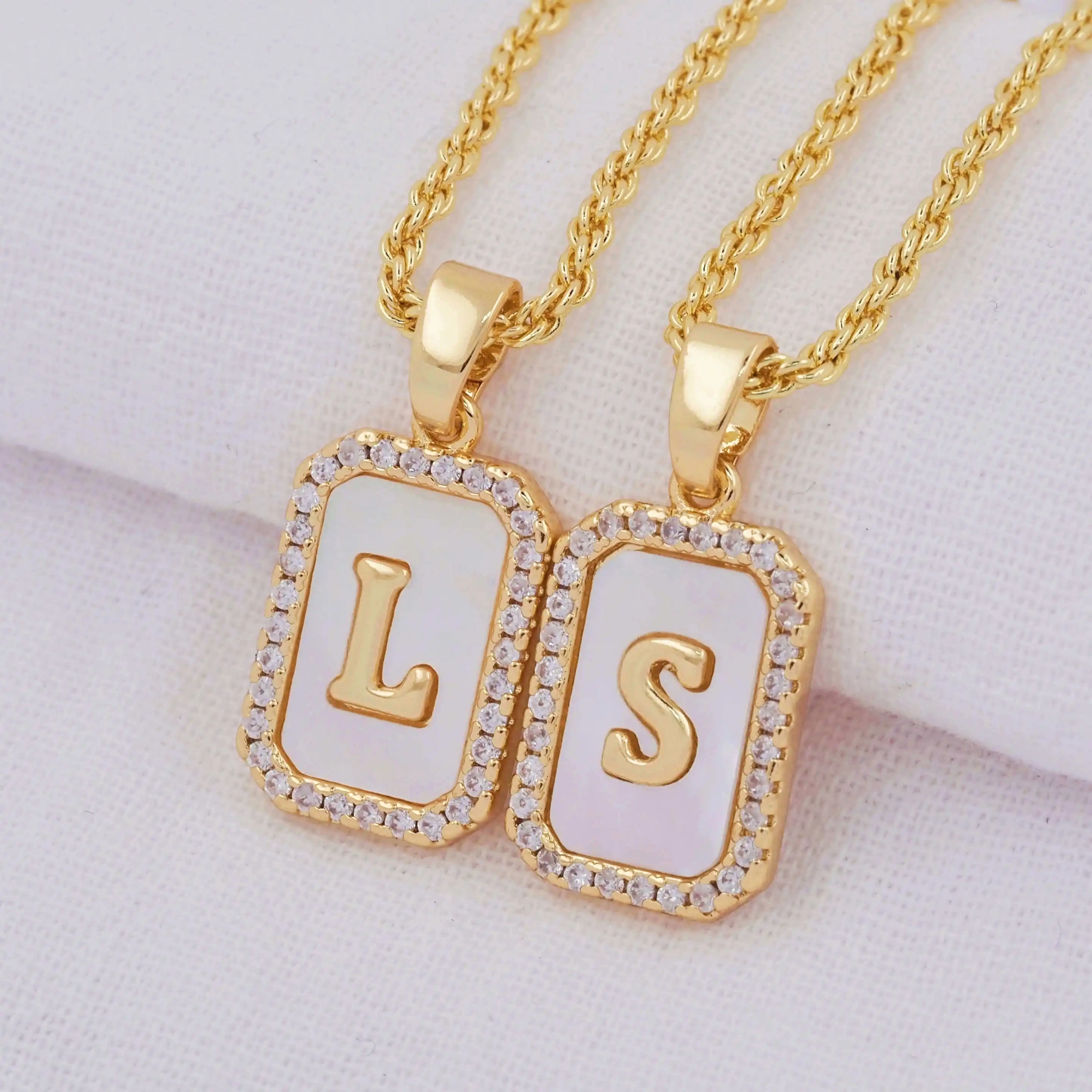 New 26 Letters Necklace Jewelry Women Custom Name Alphabets Shell Pearl Inlaid Zircon A~Z Initials Necklace Charms Jewelry Men 5