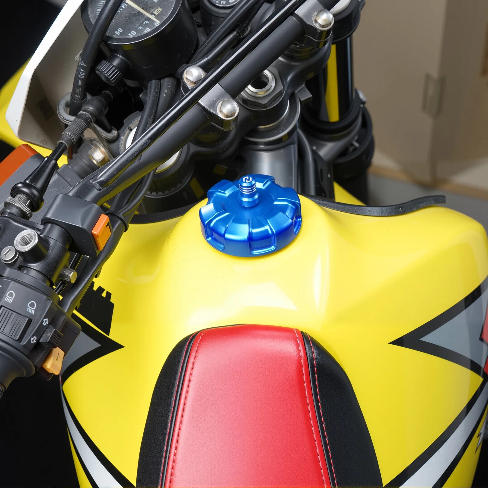NICECNC Tankdeckel Tankdeckel für Suzuki DR650 DR650S/SE 1996–2019 2018 2017 2016 2015 2014 2013 2012 – Detail 4
