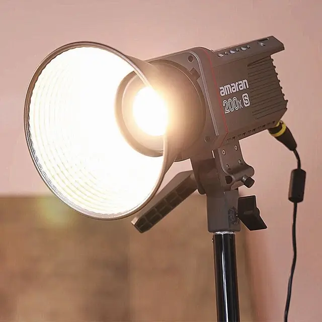 200W LED Video Light Aputure Amaran 200d S - Daylight Balanced