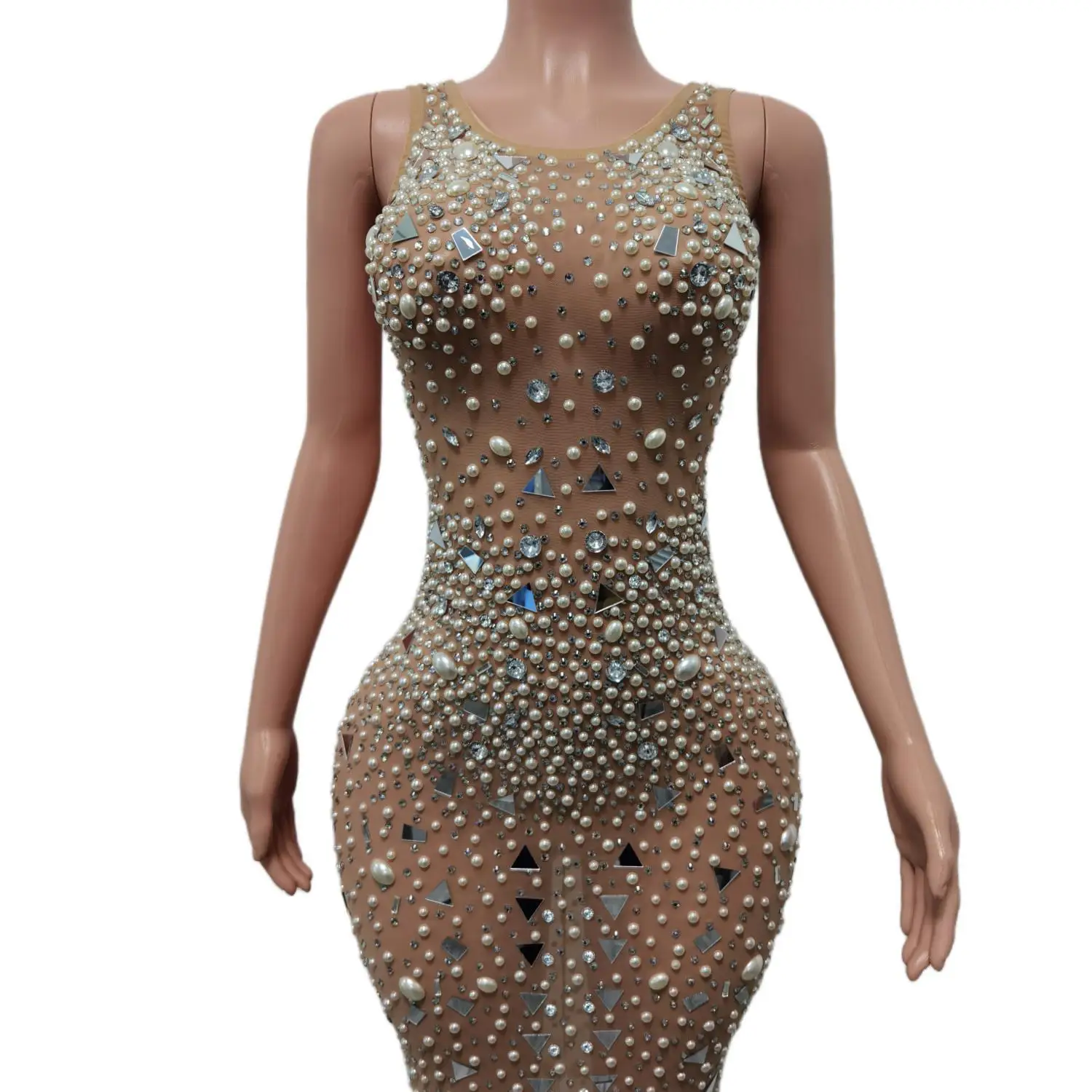 Рисунок 4 - Женское коктейльное платье с блестящими кристаллами