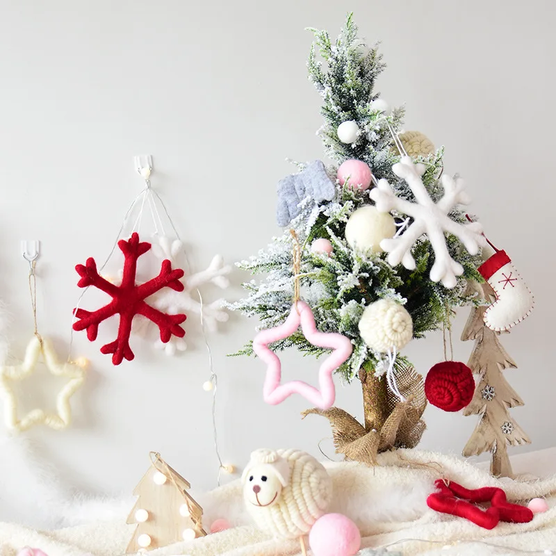 

2023 Christmas Decoration Wool Felt Snowflake Star Lovely Christmas Tree Hanger Restaurant Supermarket Atmosphere Scene Layout