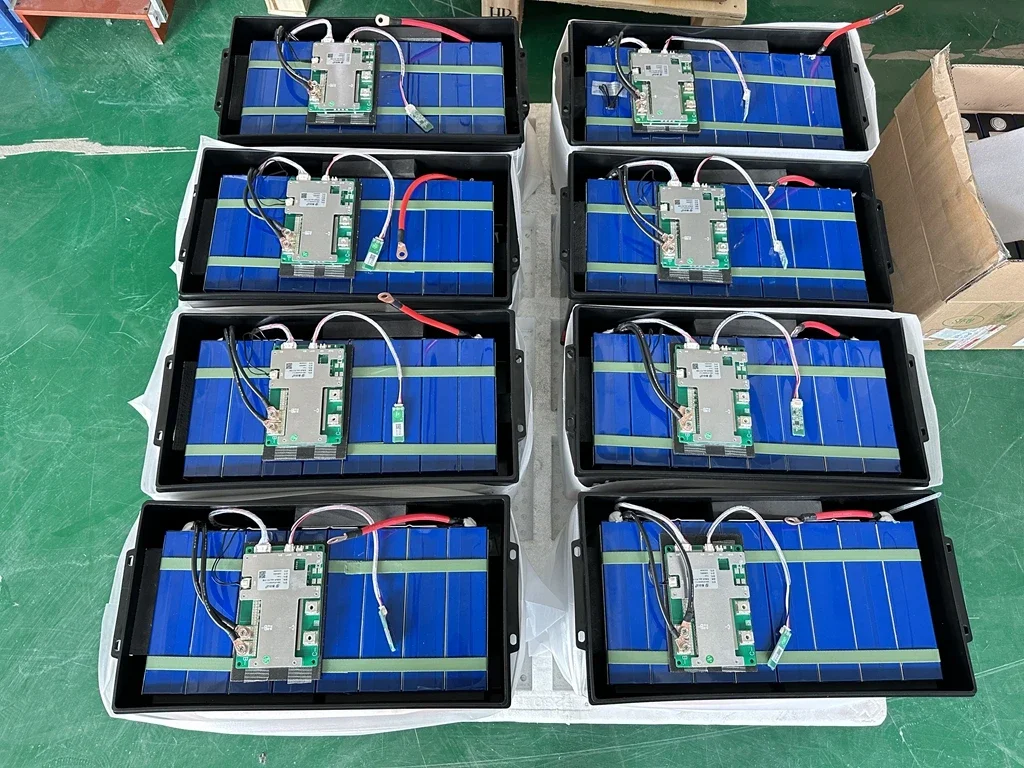 LiFePo4 Battery 12V 50AH 100Ah 200Ah 400Ah Bluetooth IP65 Waterproof Heating Balance Solar Battery