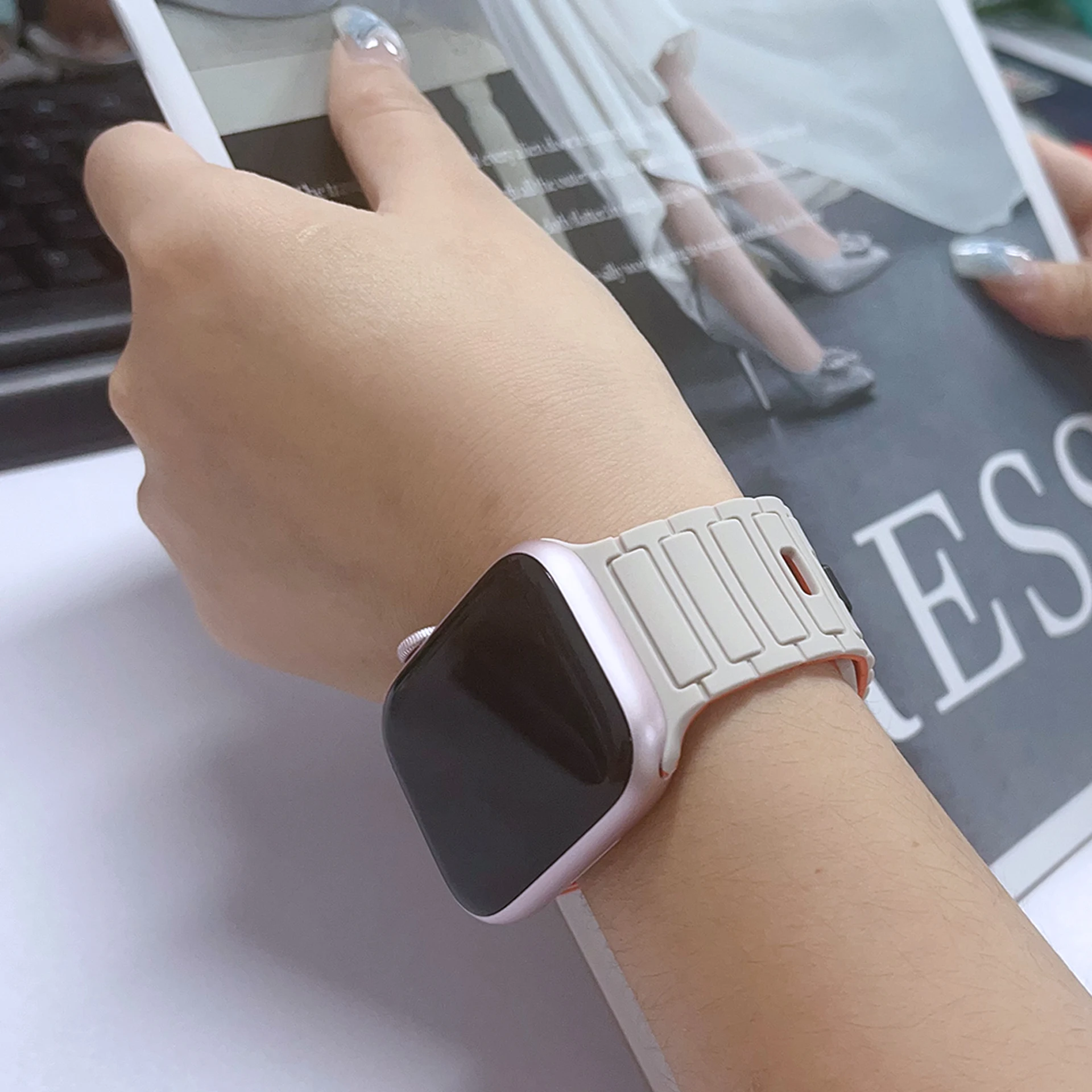 Stylish Magnetic Loop Silicone Watch Band Strap