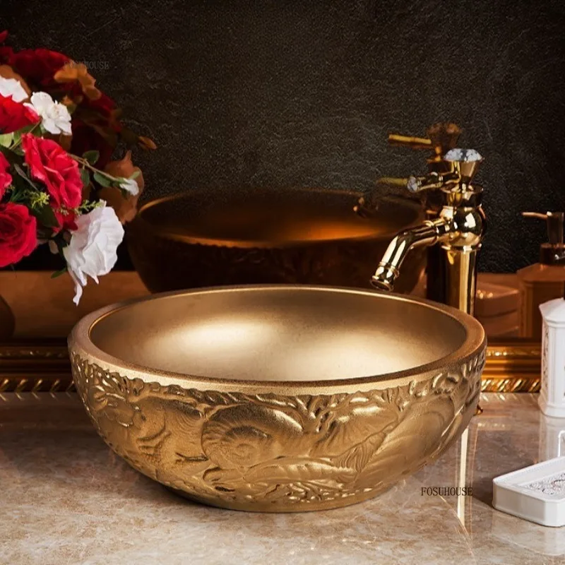 อ่างล้างหน้าหรูหราสีทอง สไตล์ยุโรป เซรามิกสำหรับห้องน้ำ ลายแกะสลักศิลปะ อ่างล้างหน้าสำหรับโรงแรม บ้าน ระเบียง อ่างล้างหน้าสีทอง 1