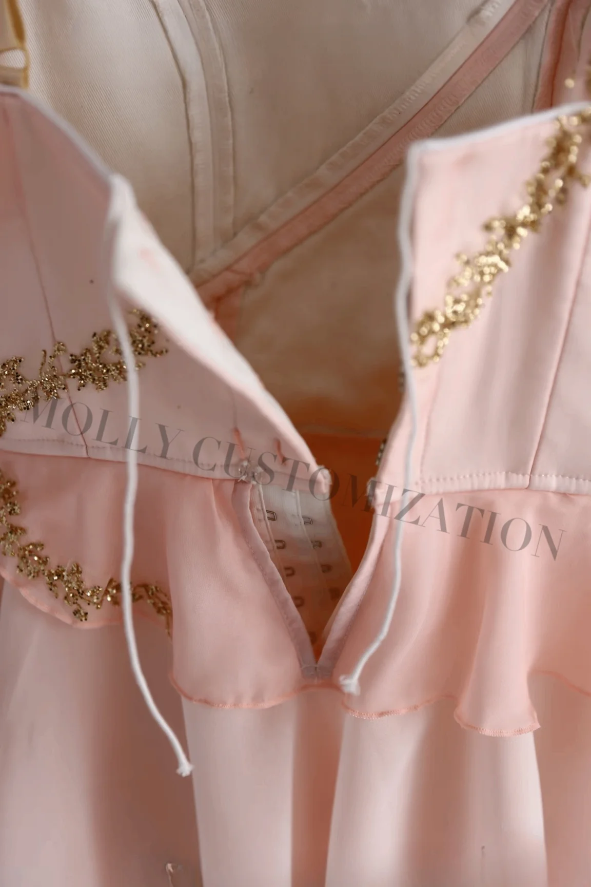Maßgeschneiderter rosa Liebes-Charme-Chiffonrock mit kleinem Engel und Amor-Motiv für Ballettwettbewerbe für Erwachsene und Kinder – Detail 11