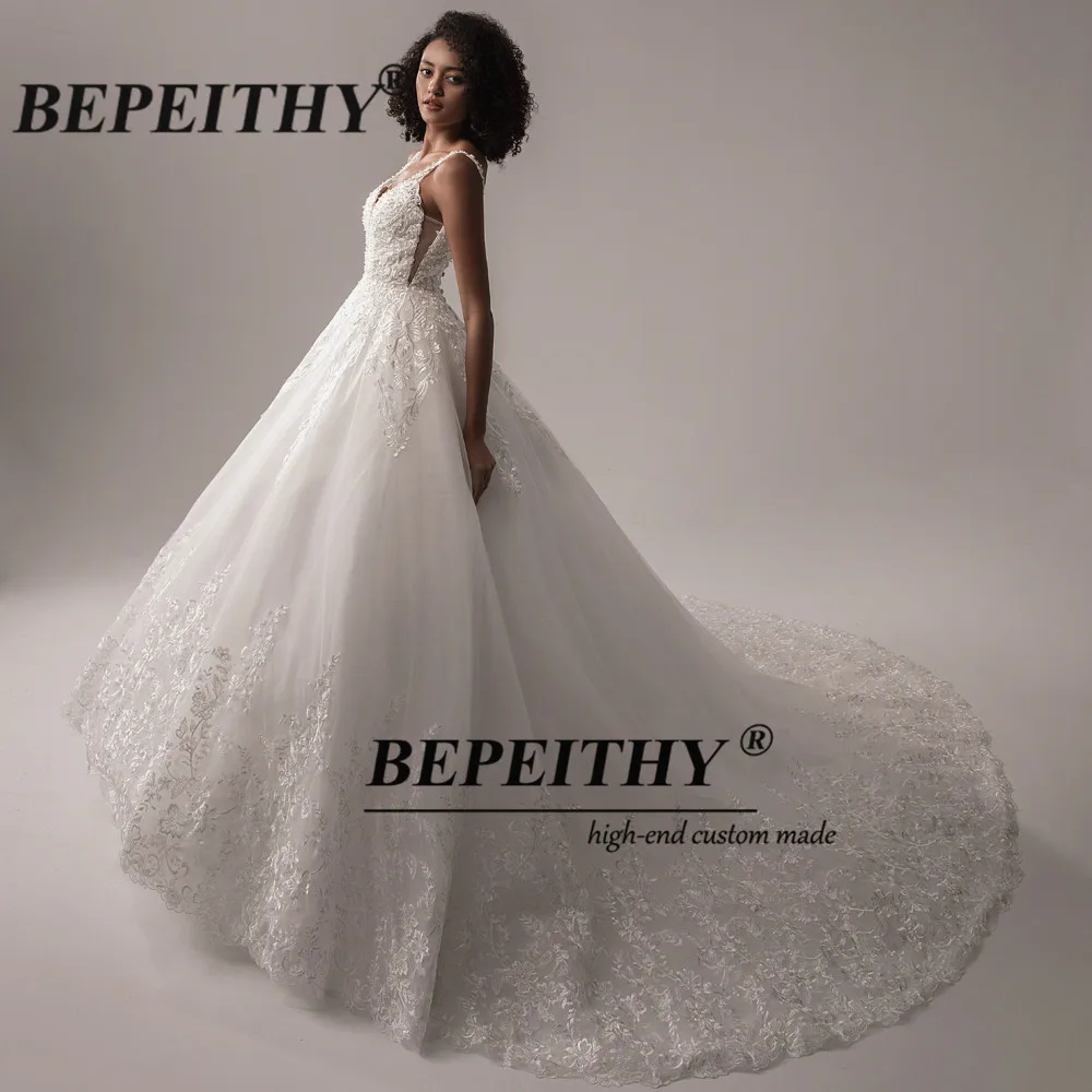 Deep V Neck Lace Wedding Dress For Women Indian Bride Princess Sleeveless Bridal Bouquet Gown wedding dresses