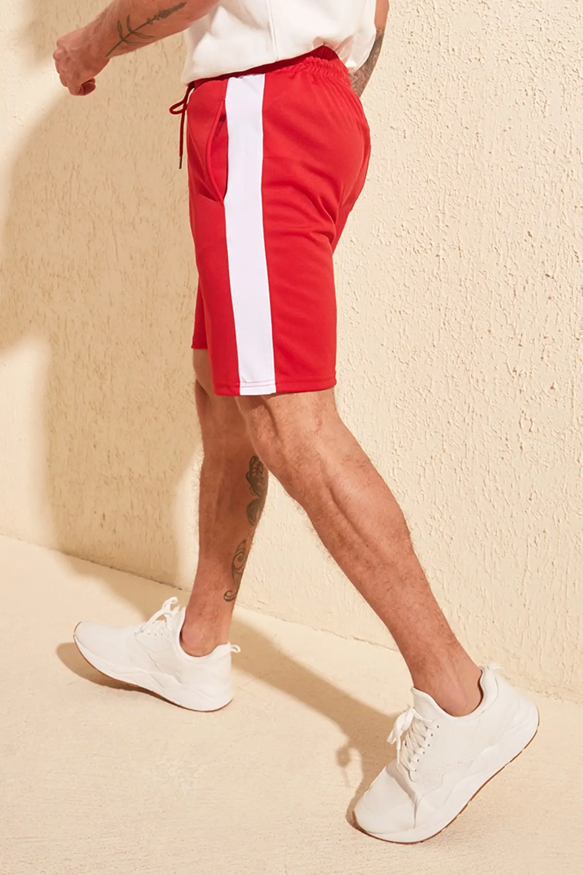 black casual shorts Trendyol Men Panelled New Shorts & Bermuda TMNSS20SR0105 maamgic sweat shorts